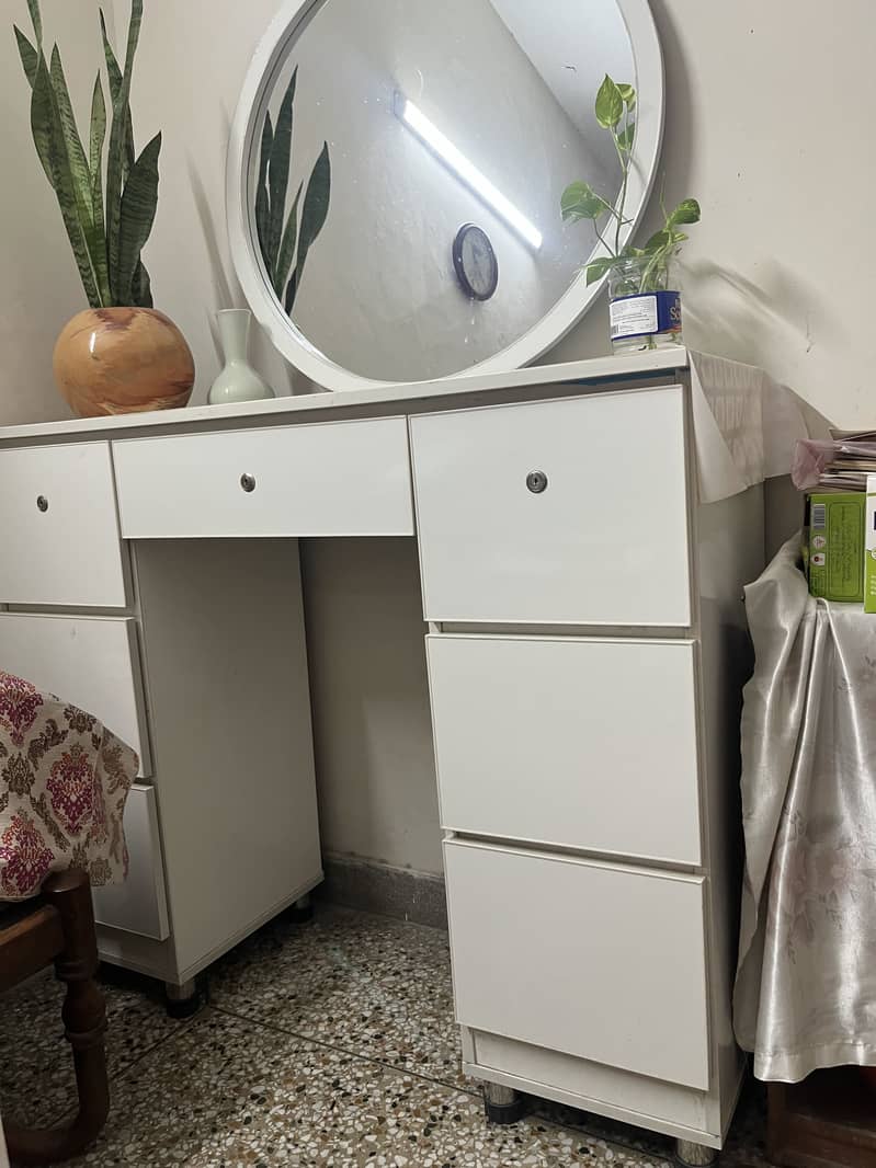 Dressing table 1