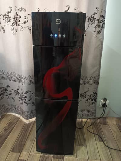 Pel water dispenser black color condition 10/10