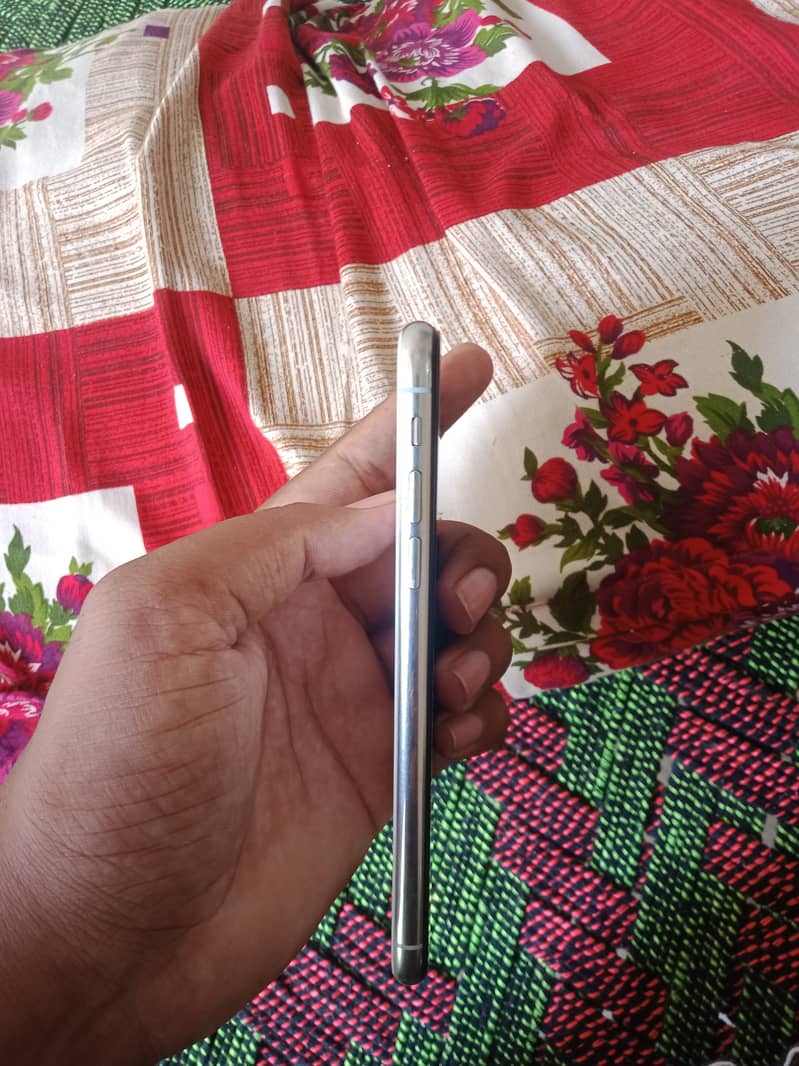 Apple iPhone XS 1