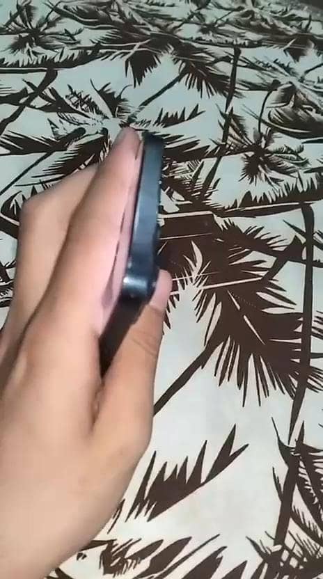 Apple iPhone 14 3