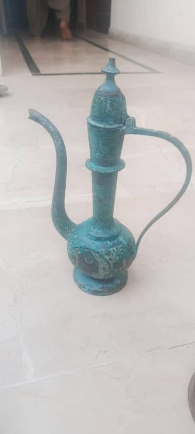old antique lamps and surahi