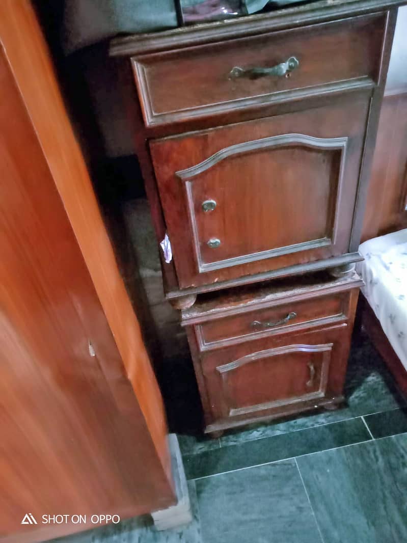 FURNITURE BED, DRESSING TABLE, SIDE TABLE 7