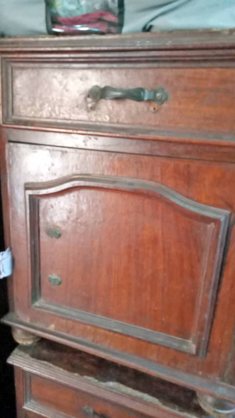 FURNITURE BED, DRESSING TABLE, SIDE TABLE 8