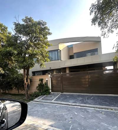 One Kanal Used Modern Design Bungalow For Sale At Prime Location Of DHA Lahore Near To Park Masjid & Commercial Market.