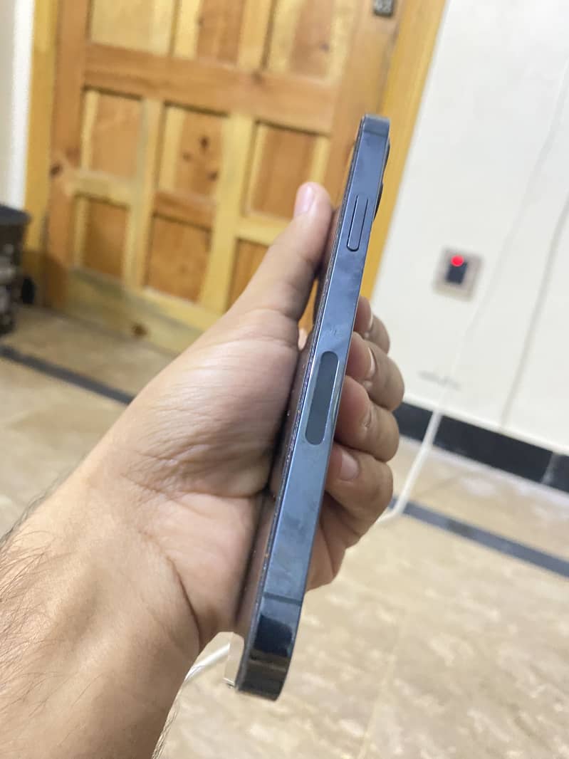 Apple iPhone 12 Pro 3