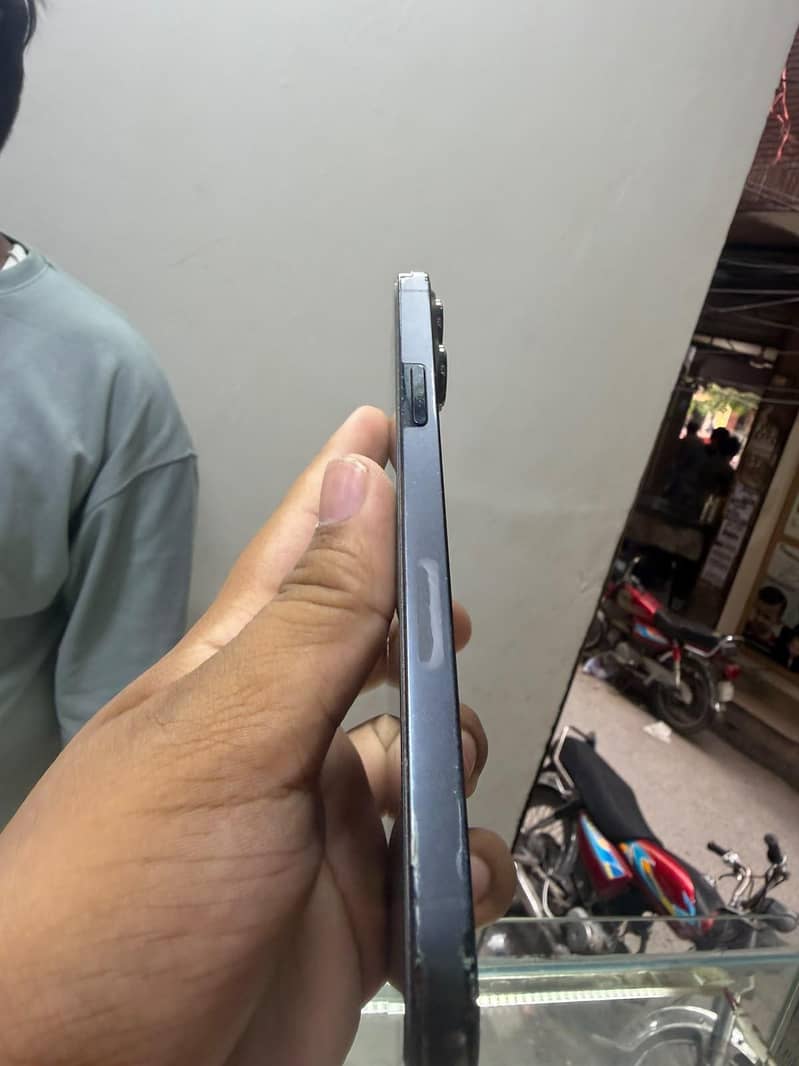 iPhone 13 Pro Max 1