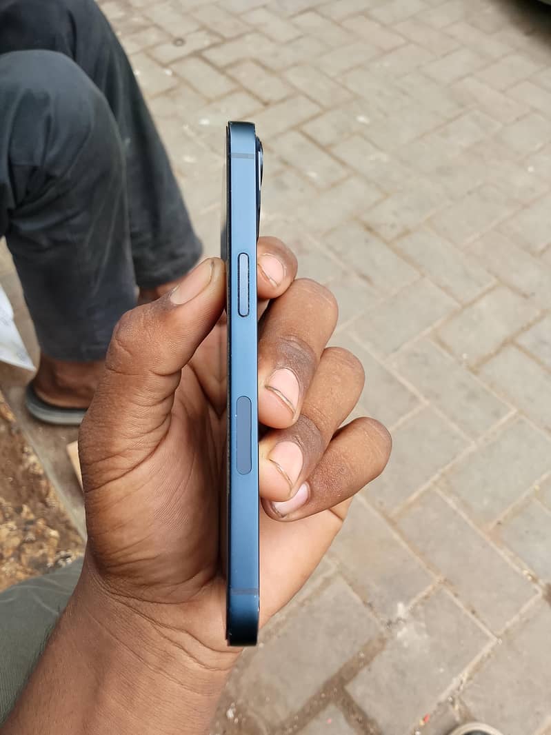 Apple iPhone 13 1