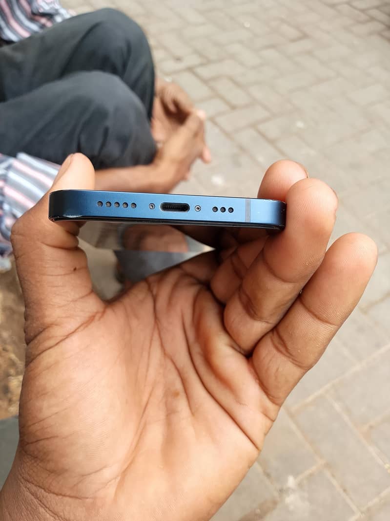 Apple iPhone 13 3