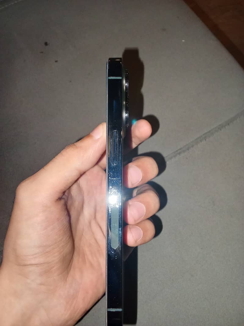 Apple iPhone 13 Pro 2