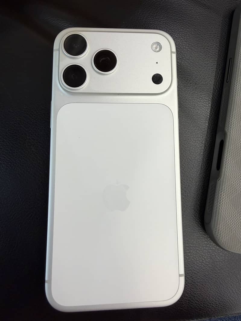 Apple iPhone 17 Pro Max 5