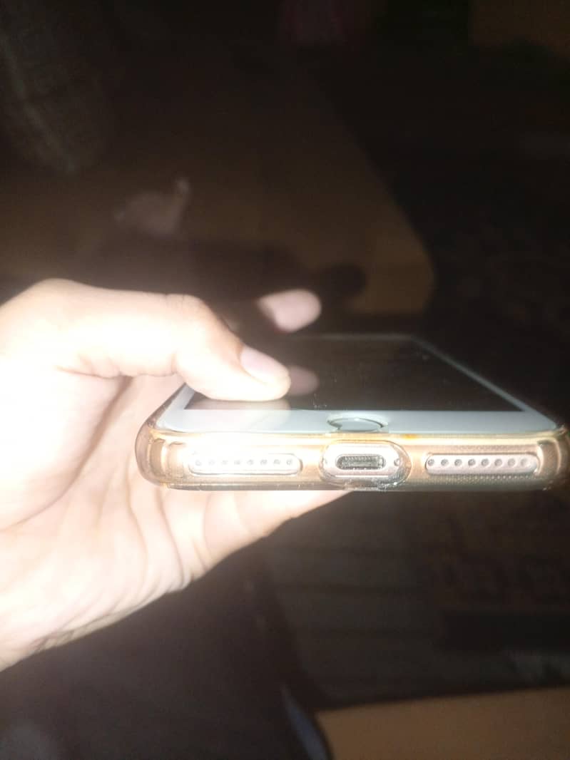 Apple iPhone 7 Plus 2