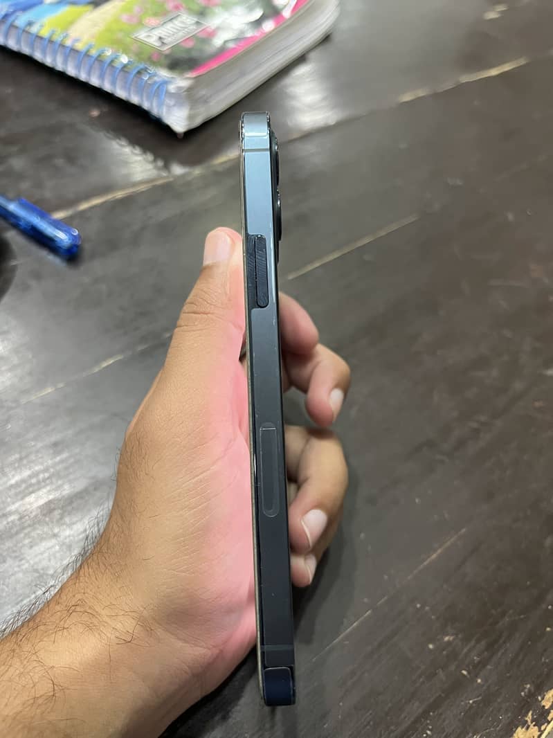 Apple iPhone 13 4