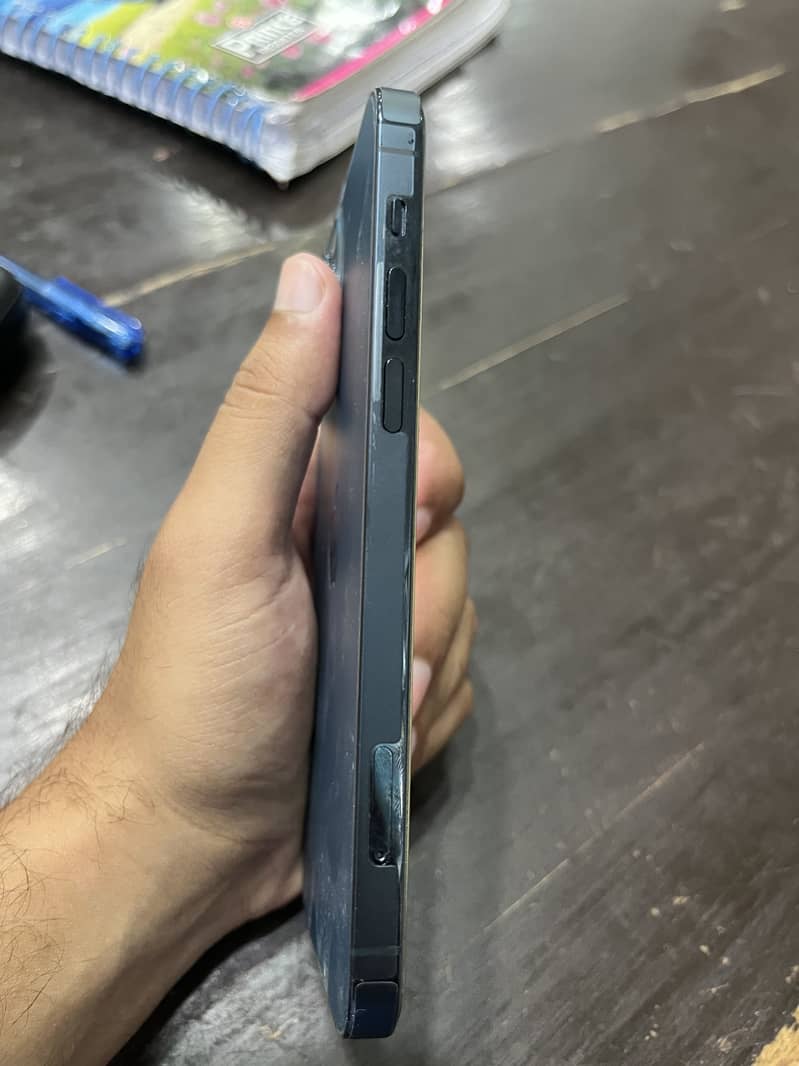 Apple iPhone 13 5