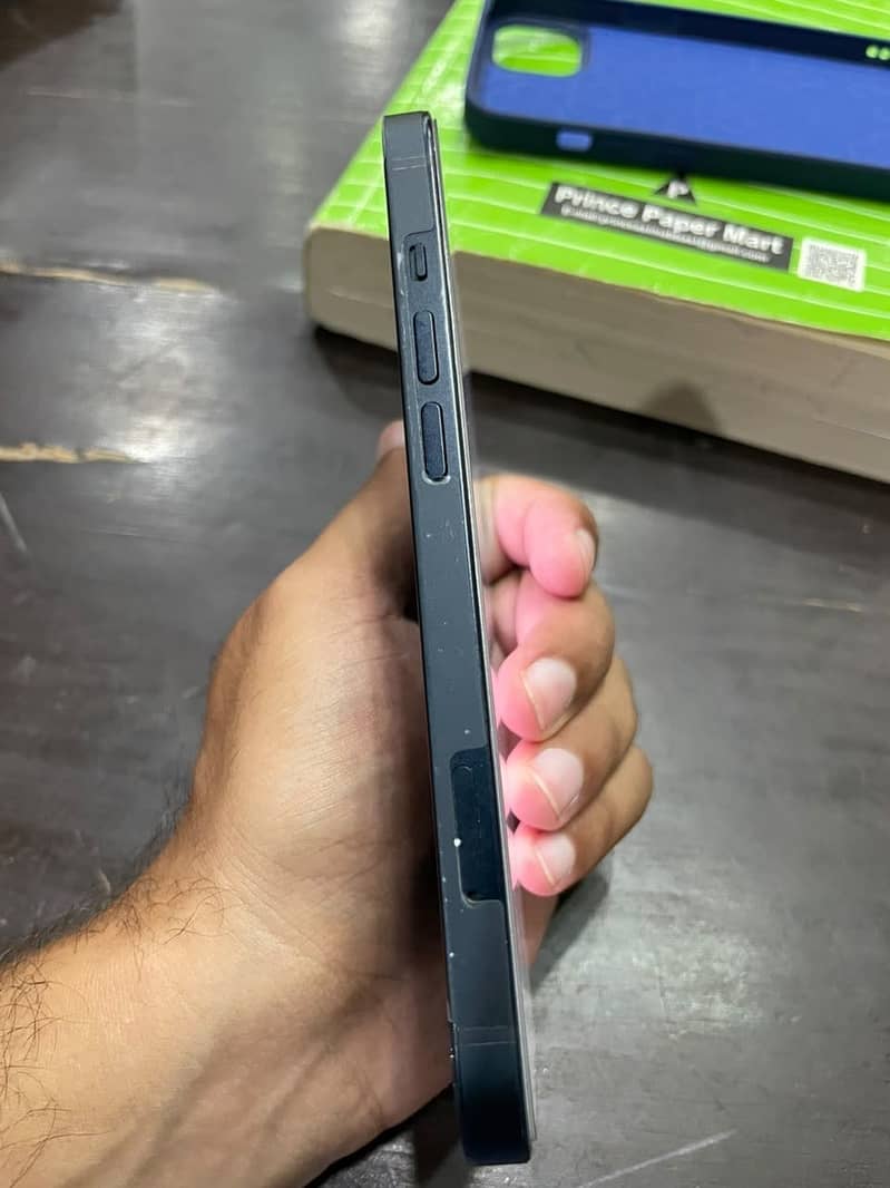 Apple iPhone 13 9
