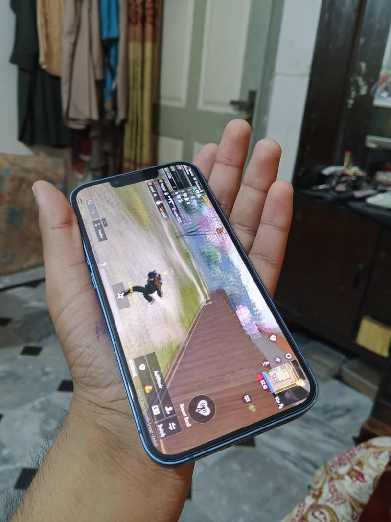 Apple iPhone 13 1
