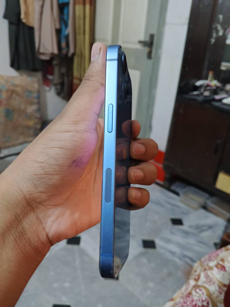 Apple iPhone 13 2