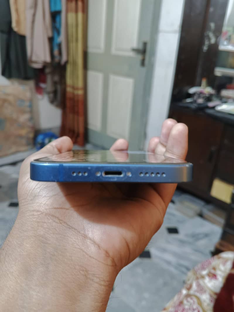 Apple iPhone 13 4