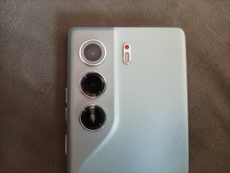 Tecno CAMON 40 Pro 2