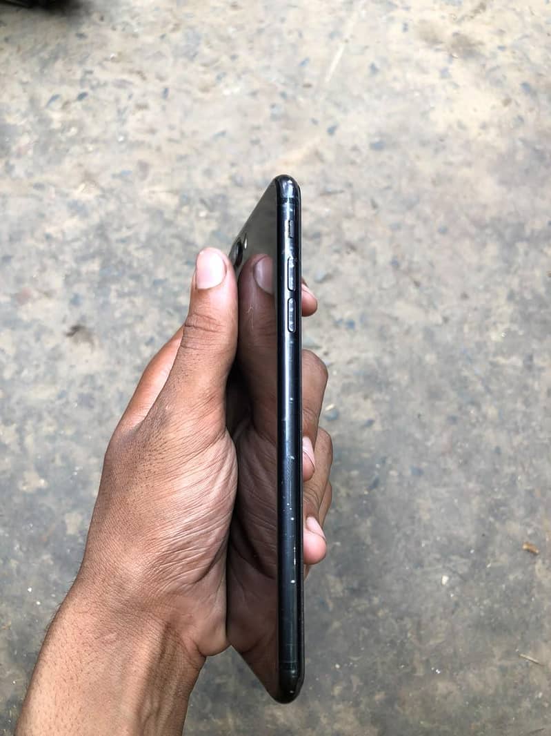 Apple iPhone 7 Plus 6