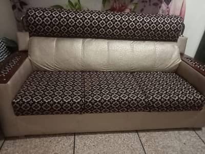 Selling sofas set contact me