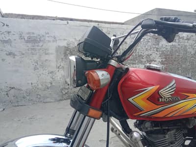 Honda CG125 Lush condition total geniun.  03454186023 is num py rabta