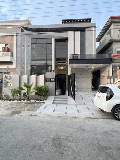 10 Marla Beautiful House For Sale In Central Park Housing Society Lahore