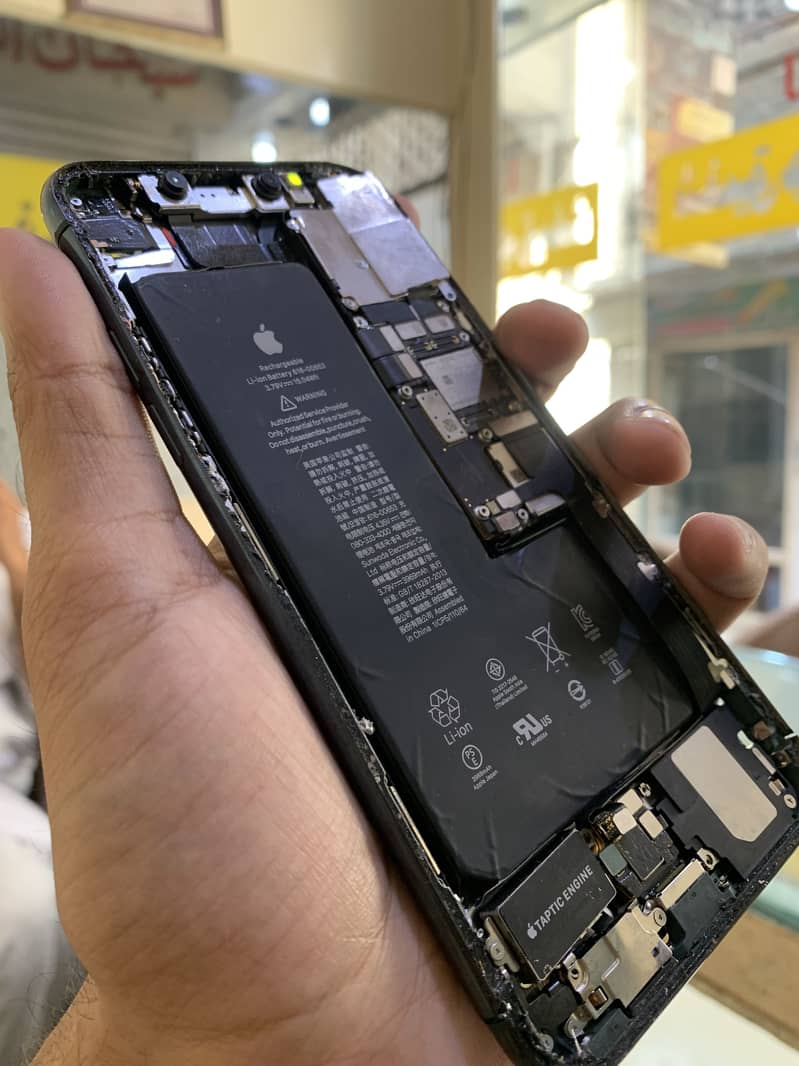 Apple iPhone 11 Pro Max 3