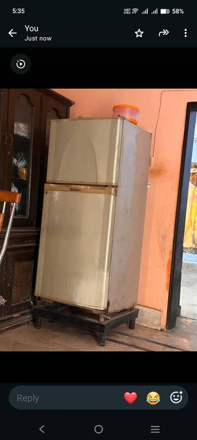Refrigerator Medium size working m hai