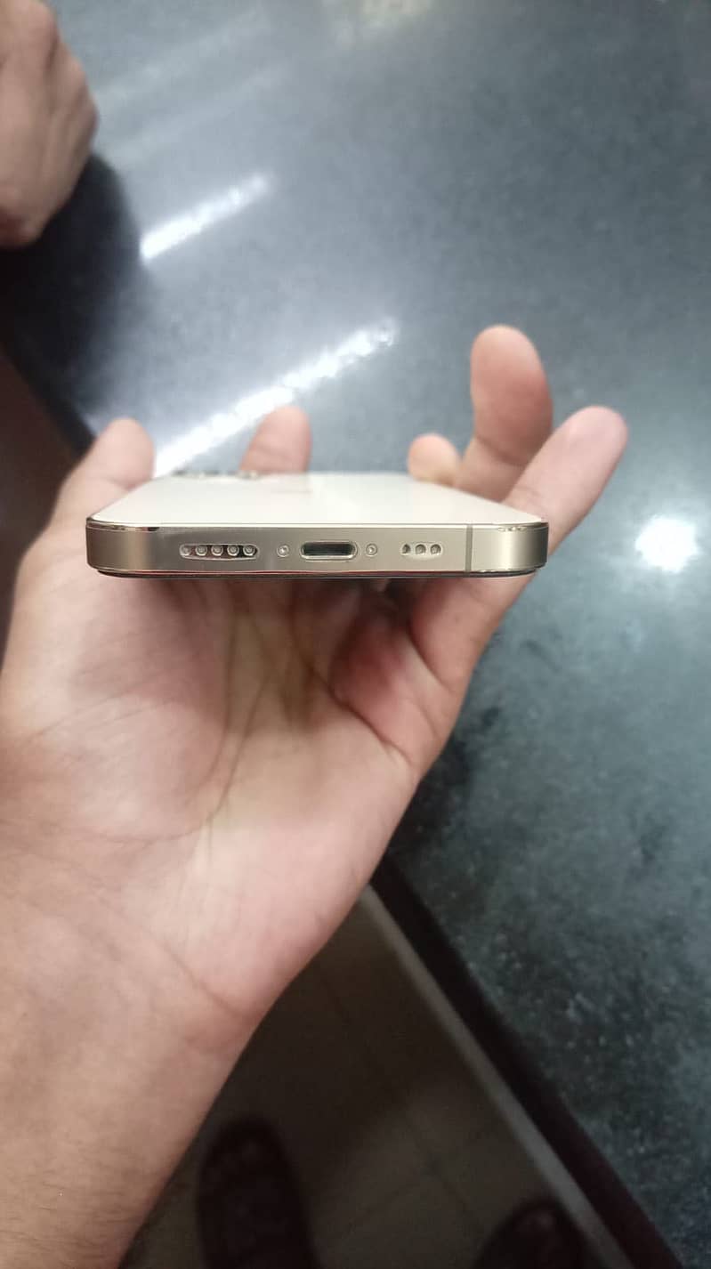 Apple iPhone 12 pro 3