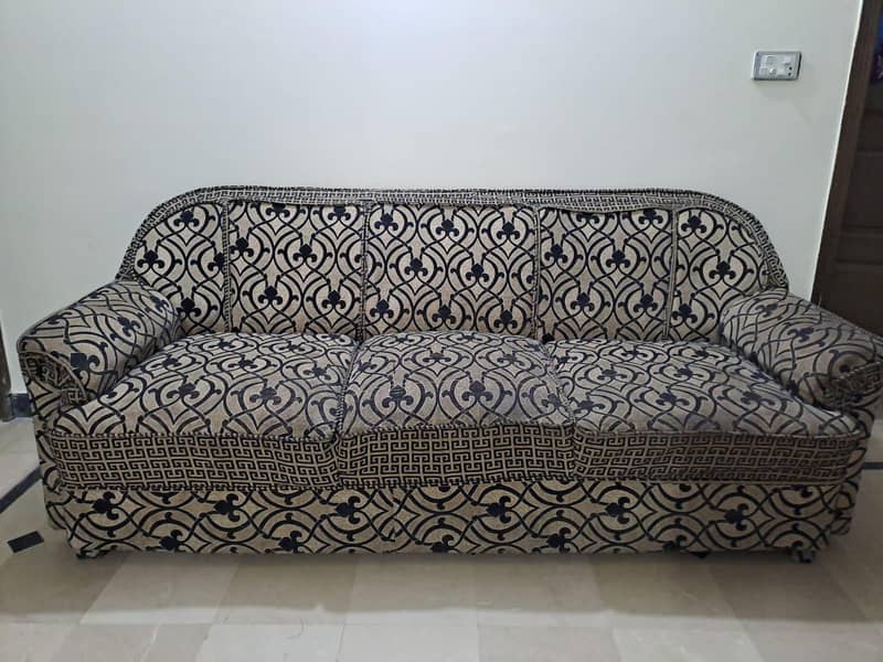 sofa for sell . . 0