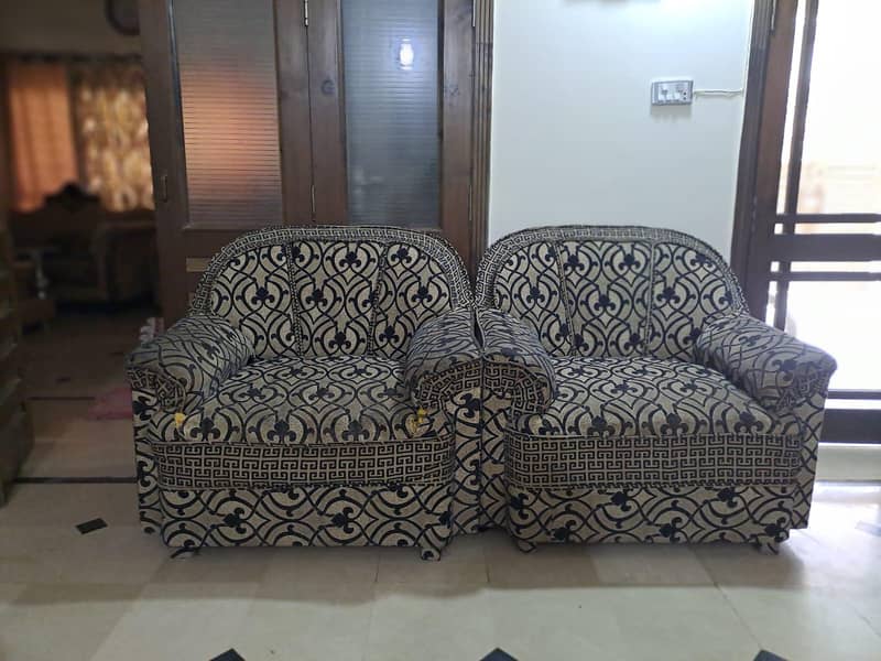 sofa for sell . . 1