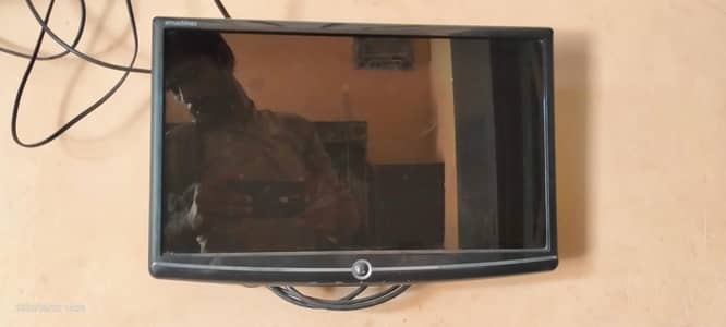 VGA LCD Monitor size 20".     03001204941