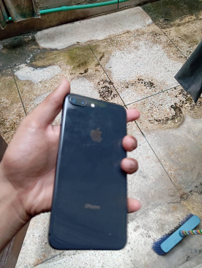 Apple iPhone 8 Plus 1