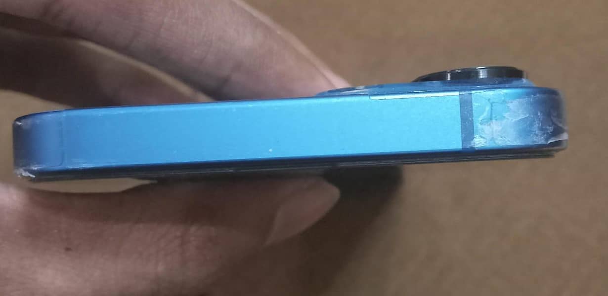 Apple iPhone 13 4