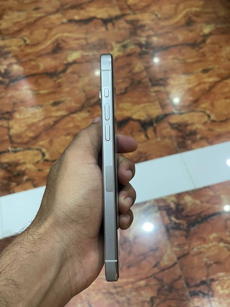 Apple iPhone 15 Pro Max 3