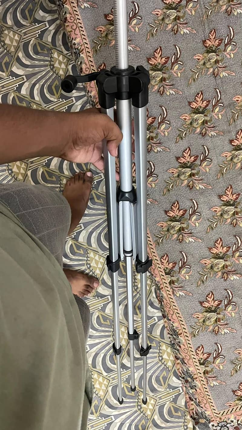 TRIPOD 6