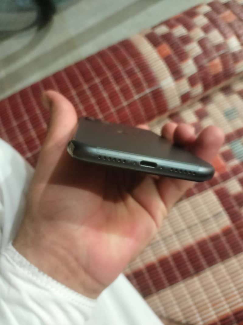 iPhone 11 5
