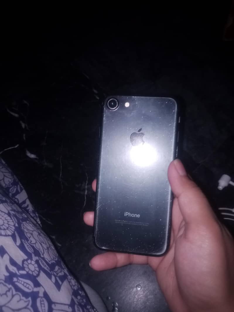 Apple iPhone 7 0