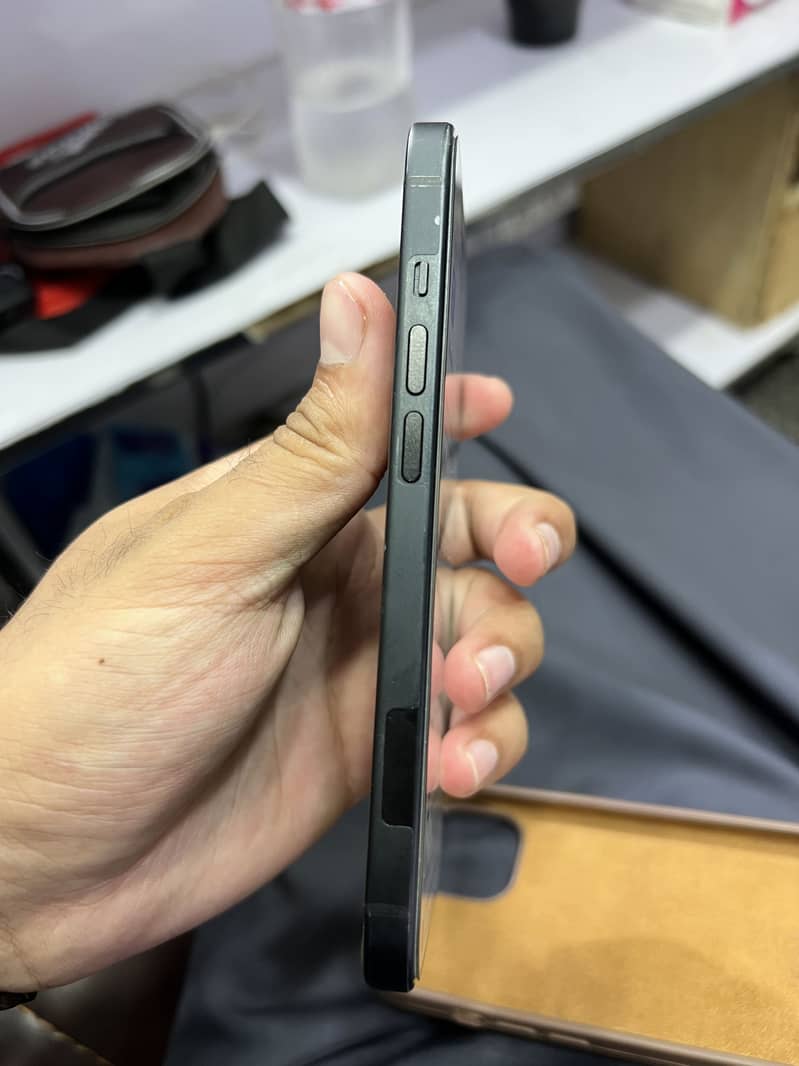 Apple iPhone 15 3