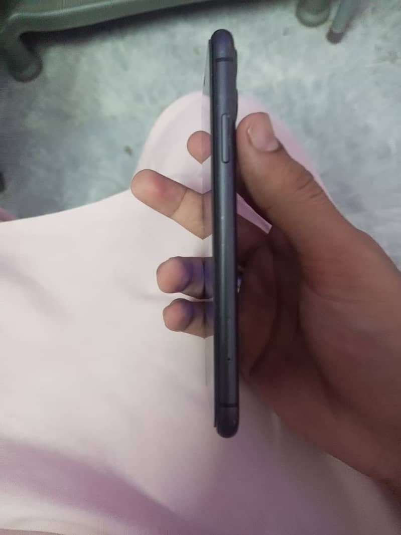 Apple iPhone 11 3
