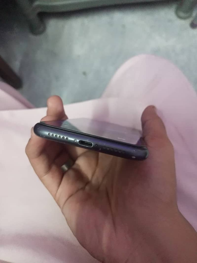 Apple iPhone 11 6