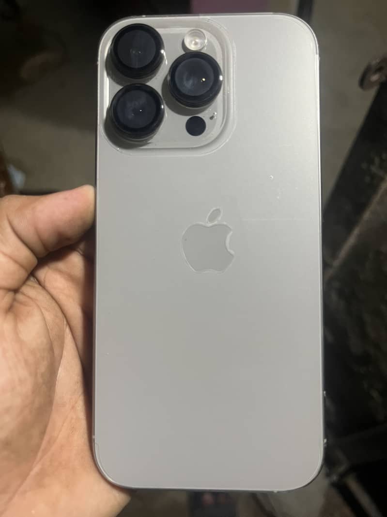 Apple iPhone 16 Pro 1