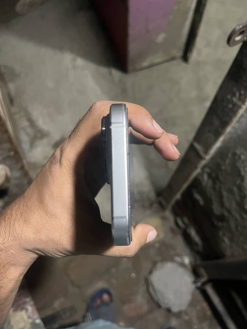 Apple iPhone 16 Pro 4