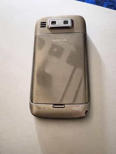 Nokia E72