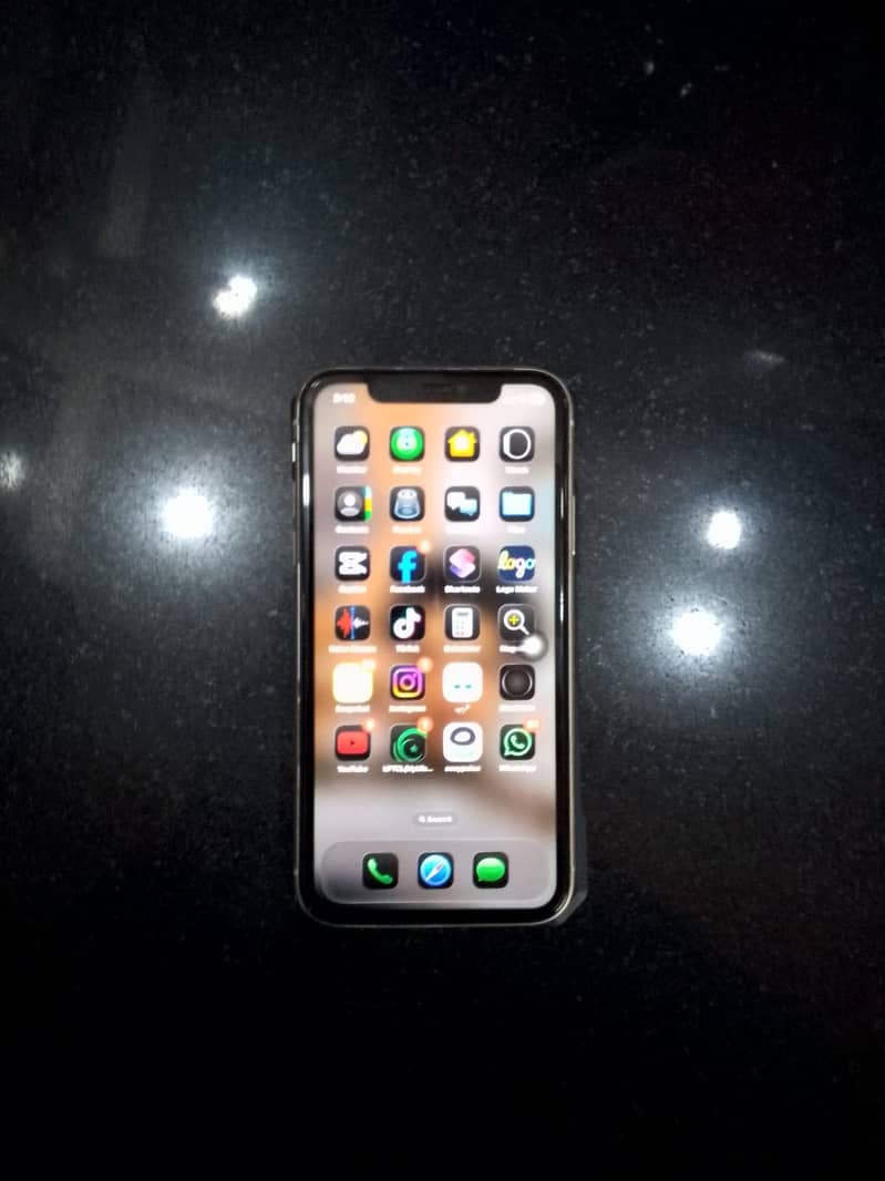 Apple iPhone 11 0