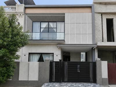 Exquisite 5 Marla Designer Residence with Modern Elegance