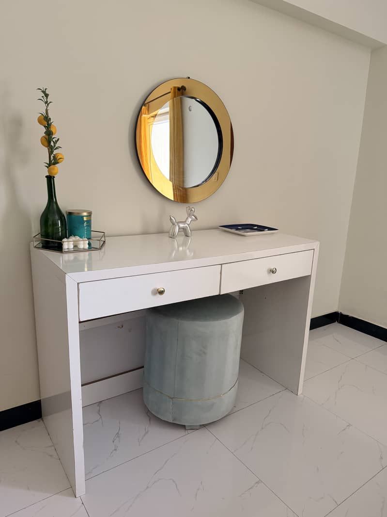 bedset with side tables and dressing table 1