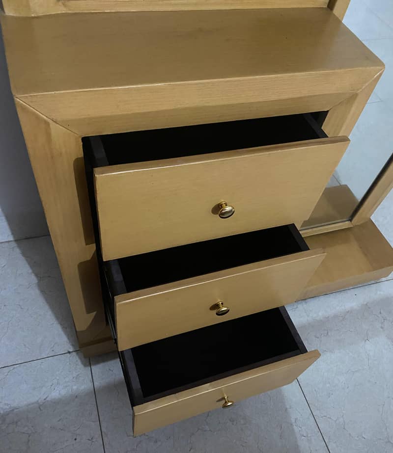 wooden dressing table 2