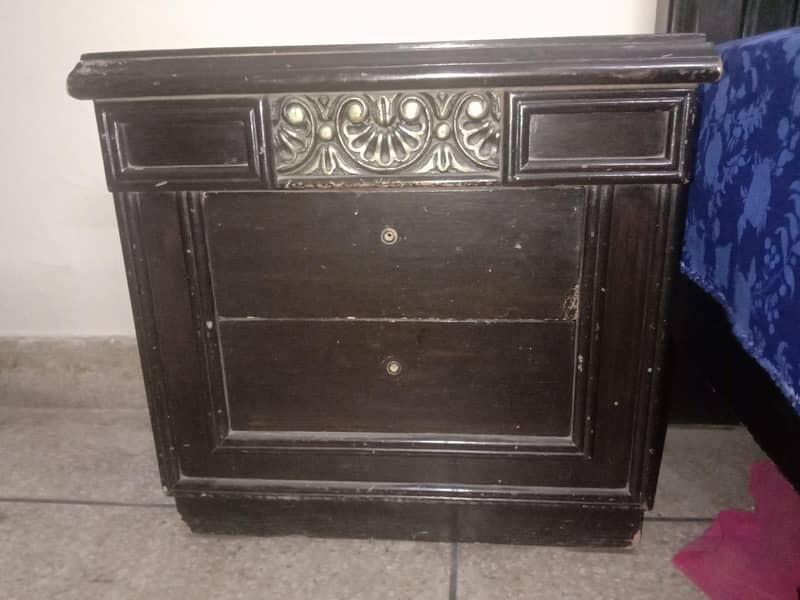 Bed Set With Side Table and Dressing Table 8