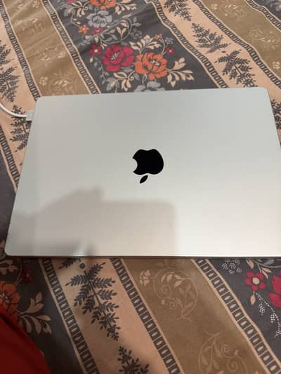 Macbook pro m4 16/512 gb